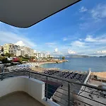 Sun Beachfront דירה