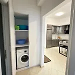 Sun Beachfront דירה סרנדה