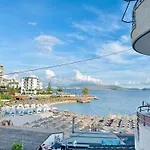 Sun Beachfront דירה סרנדה