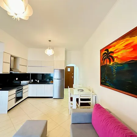 Sun Beachfront Apartment *