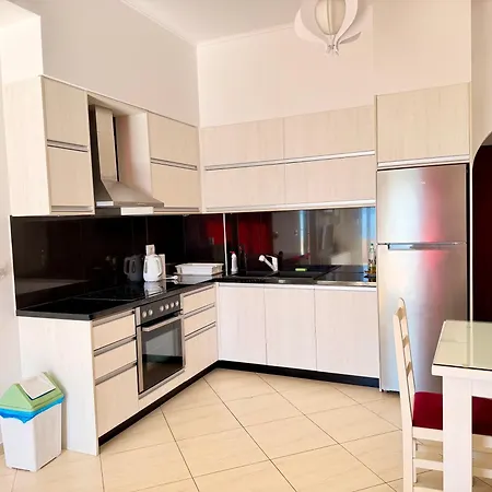 Sun Beachfront Apartment *